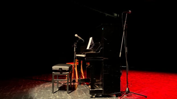 Folia heeft FOMO | Gieren en brullen tijdens Goedkoop Cabaret in Crea